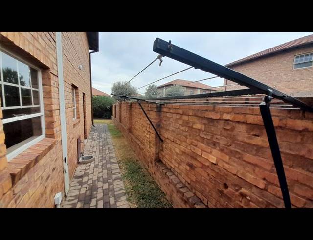4 BEDROOM PROPERTY TO RENT IN OUKRAAL ESTATE